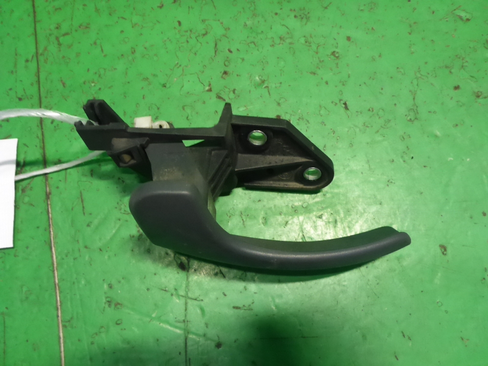 Ручка двери передней внутренняя левая