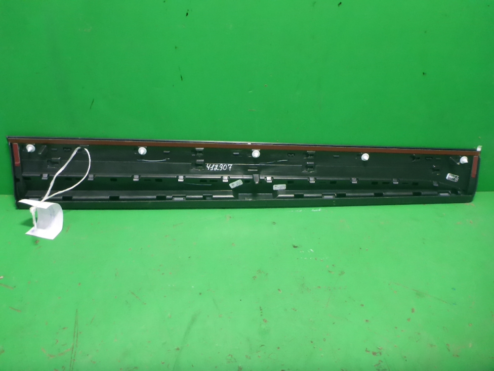 Накладка двери передней левой