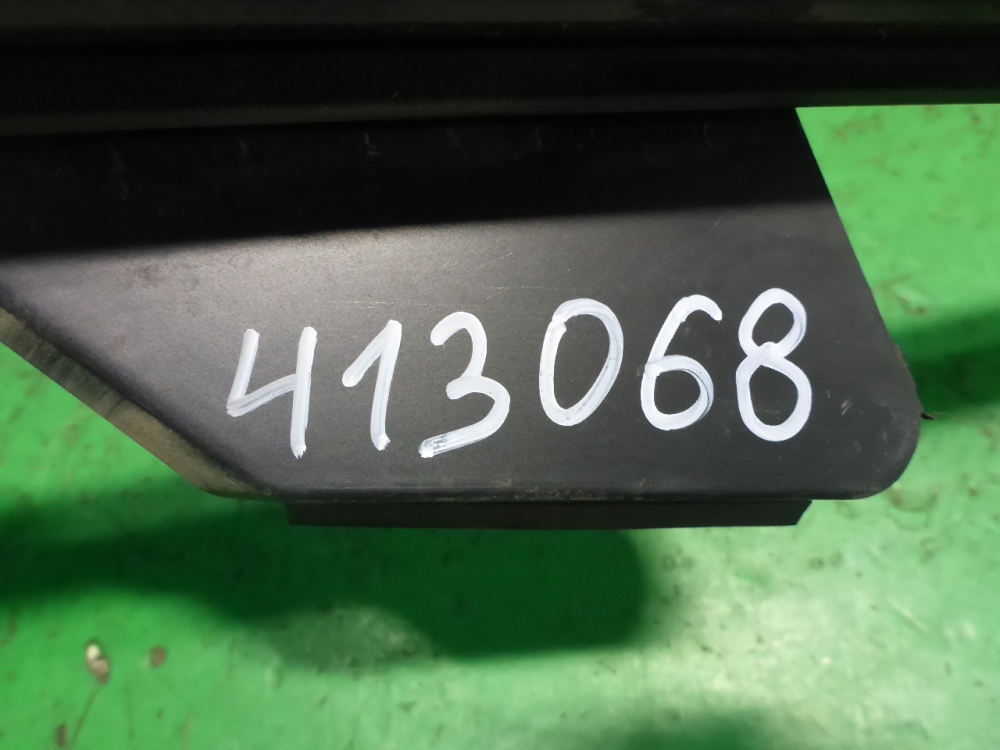 Направляющая стекла двери