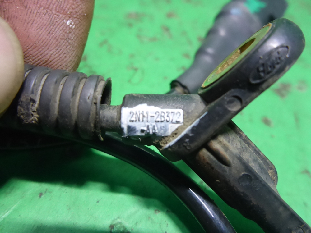 Датчик ABS передний