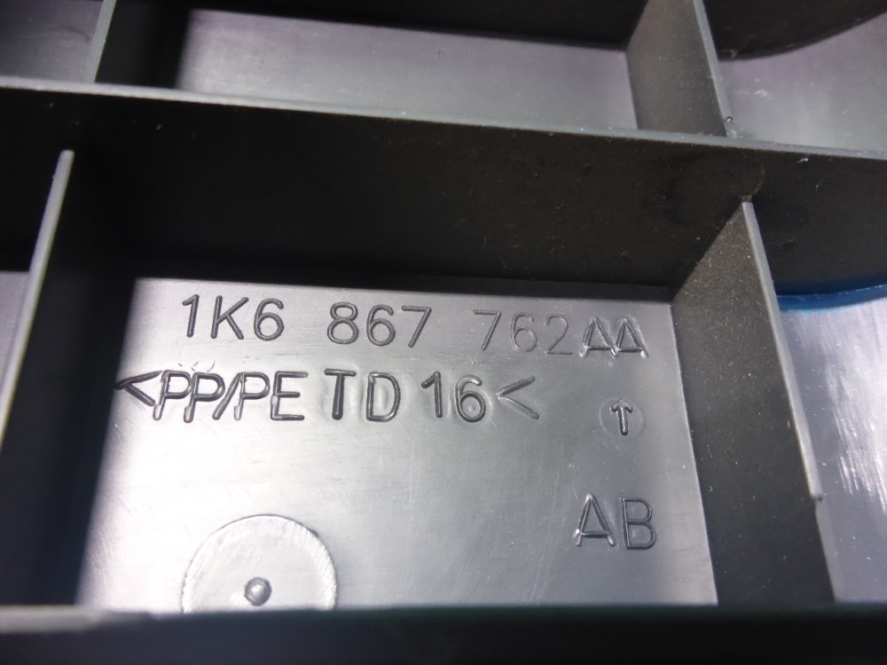 Держатель задней полки