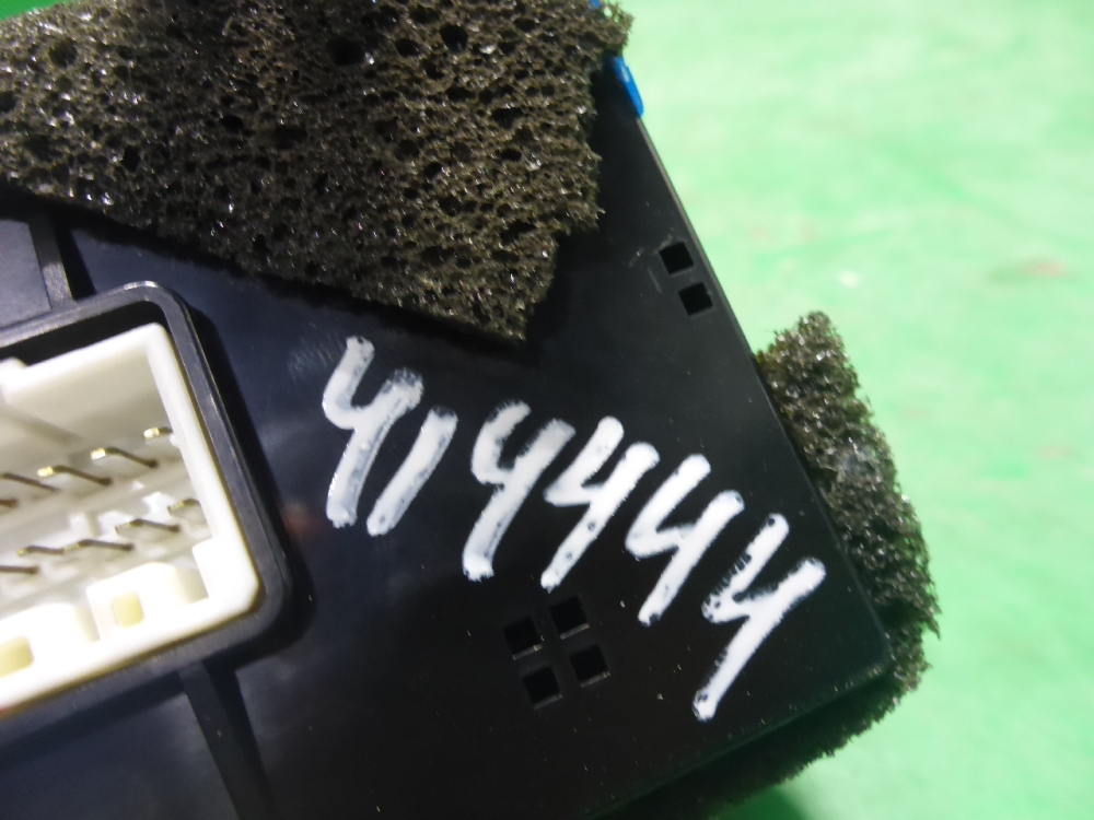 Кнопка стеклоподъемника