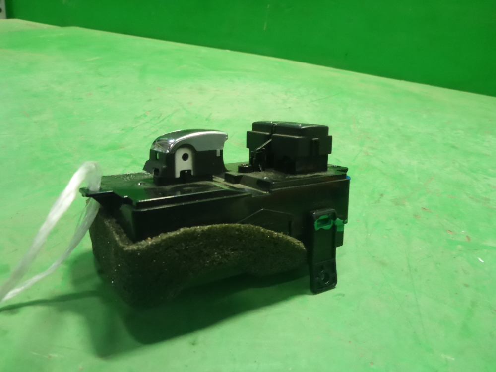 Кнопка стеклоподъемника