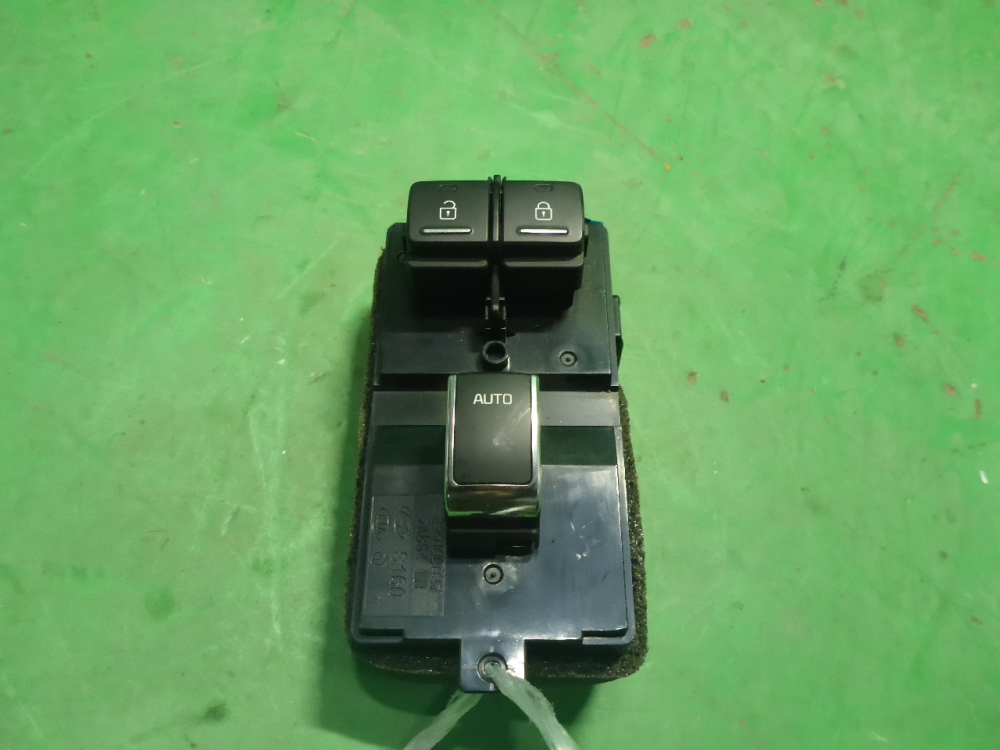 Кнопка стеклоподъемника