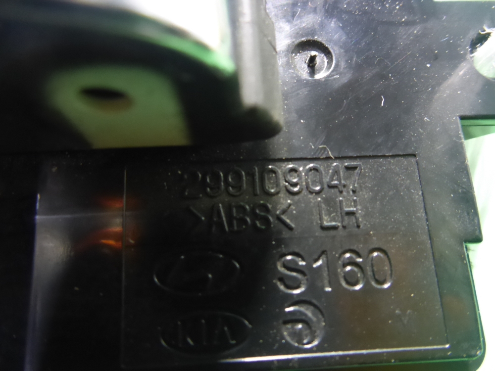 Кнопка стеклоподъемника