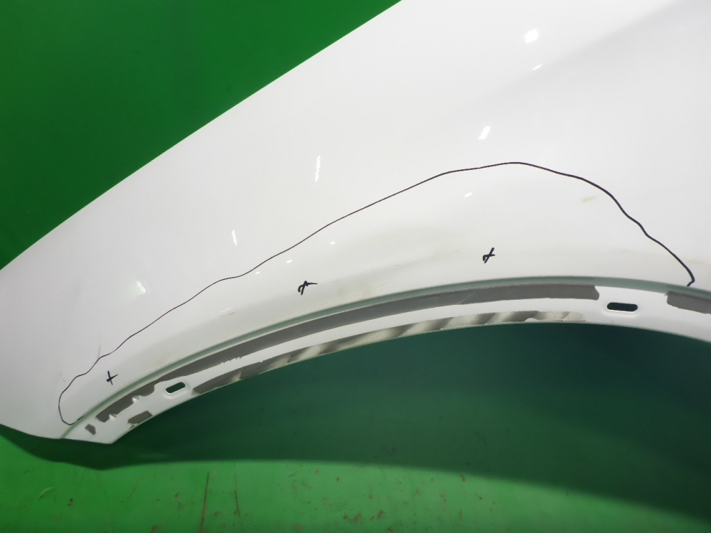 Крыло переднее левое