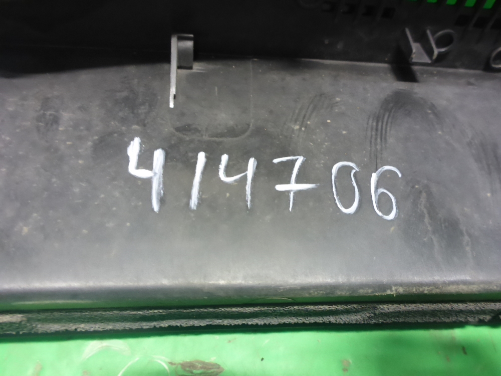 Решетка стеклоочистителей (Жабо)