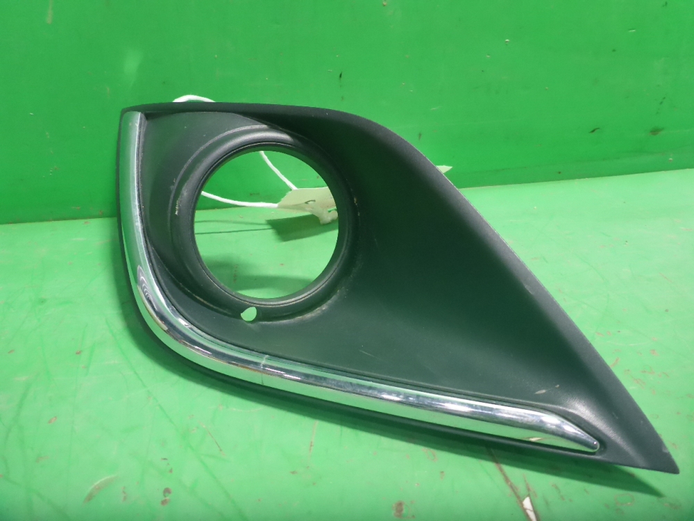 Рамка противотуманной фары левой