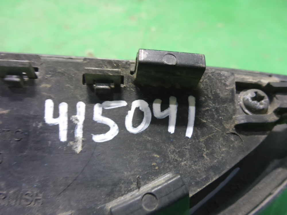 Накладка переднего крыла левого