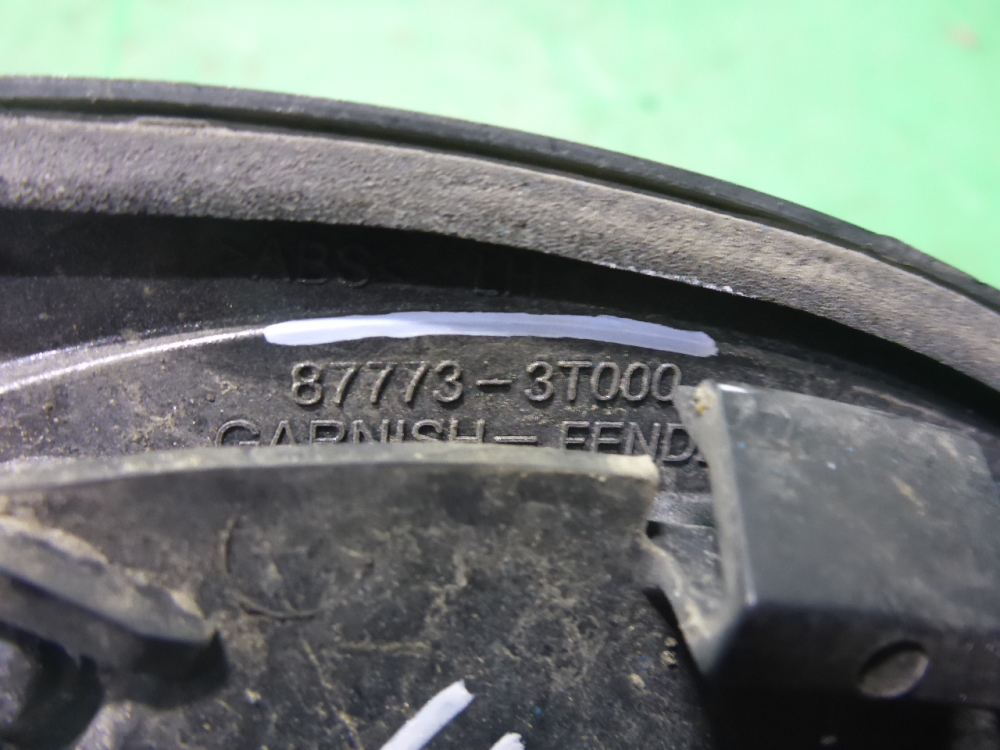 Накладка переднего крыла левого