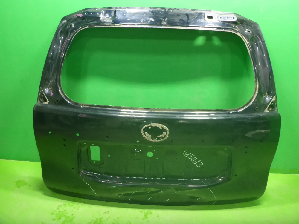 Дверь багажника