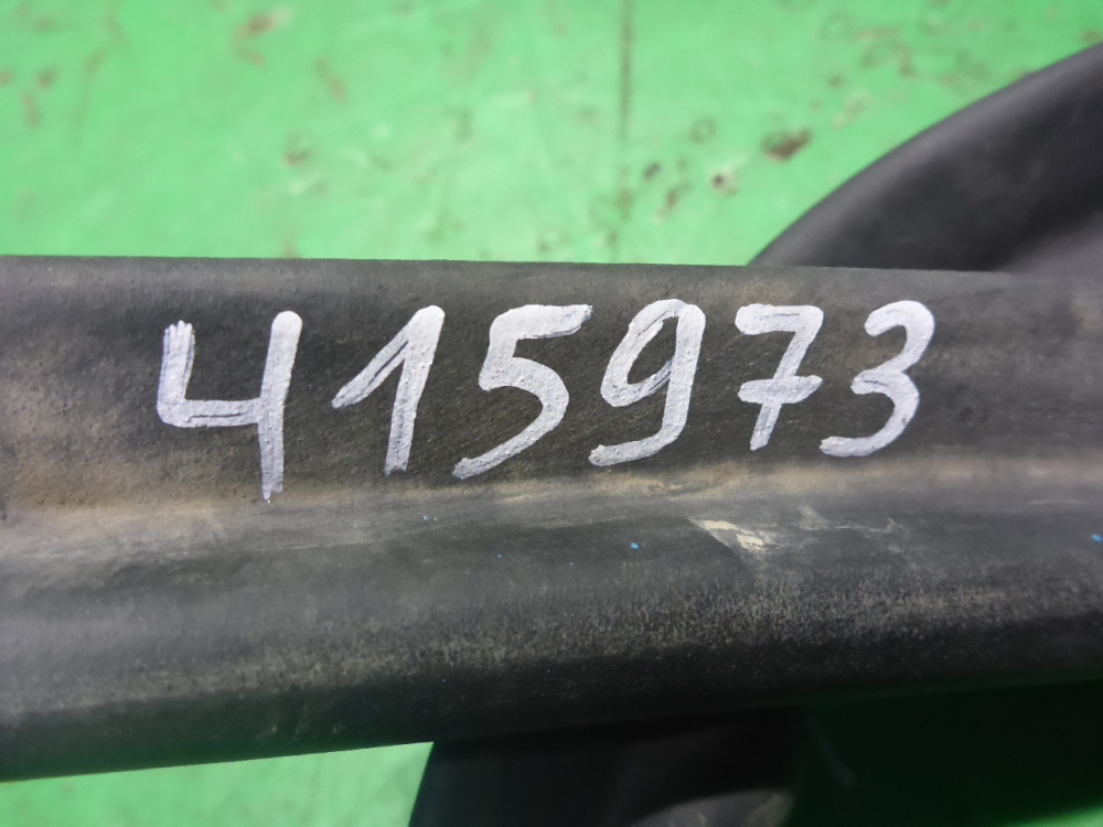 Уплотнитель капота