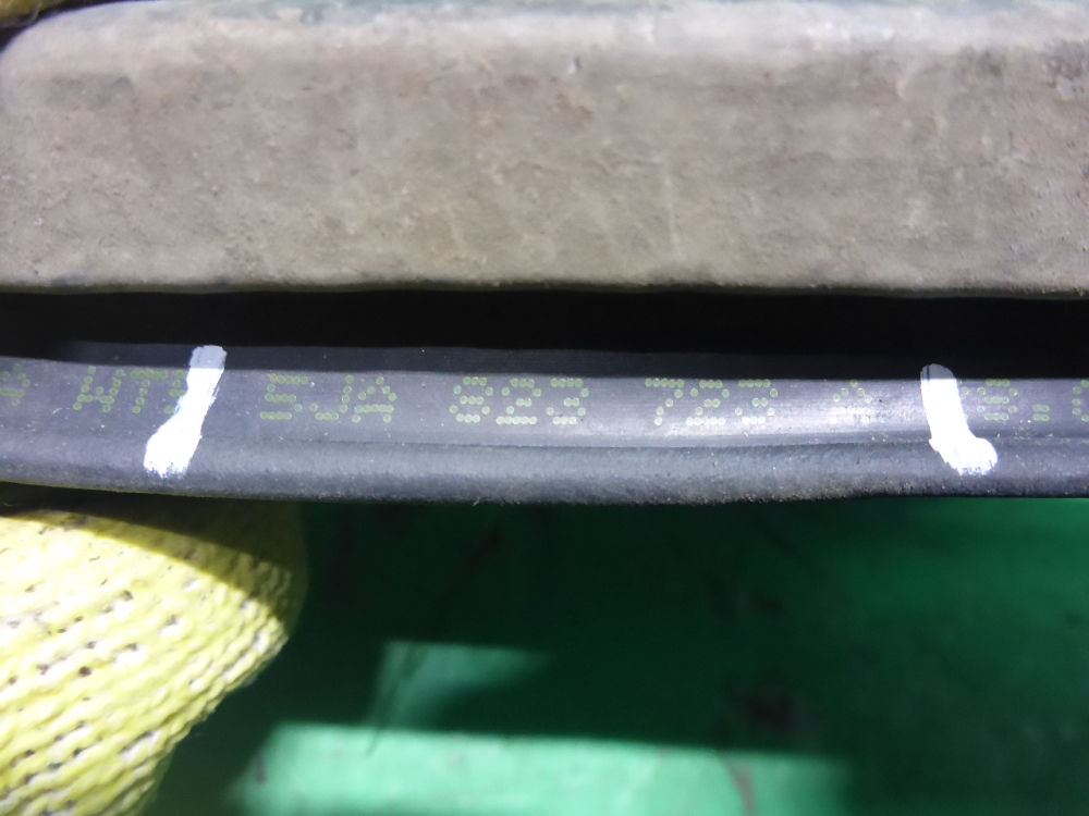 Уплотнитель капота