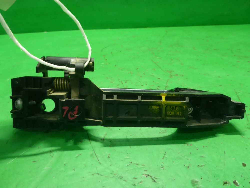 Ручка двери передней наружная левая