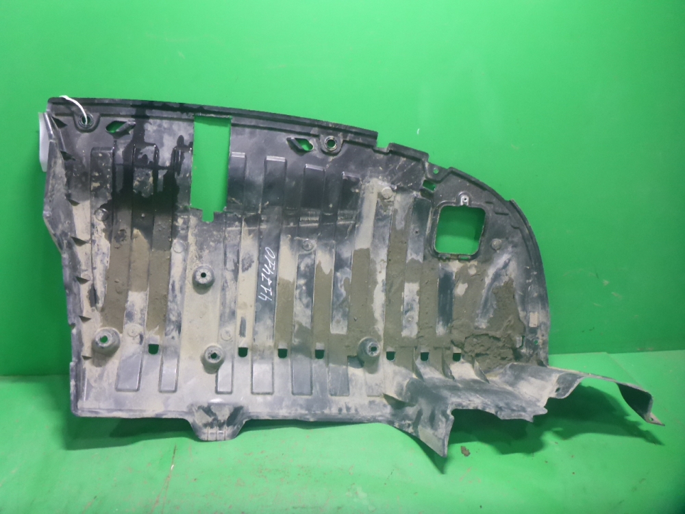 Защита антигравийная правая