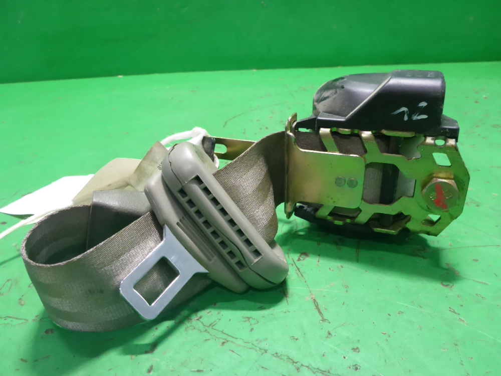 Ремень безопасности