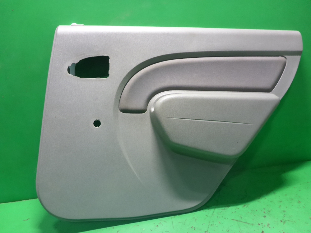 Обшивка двери задней правой