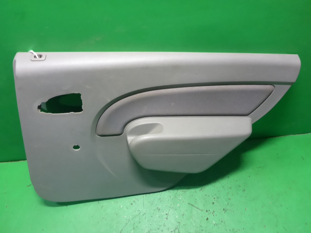 Обшивка двери задней правой