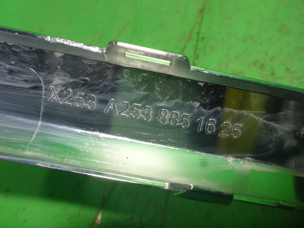 Накладка переднего бампера центральная