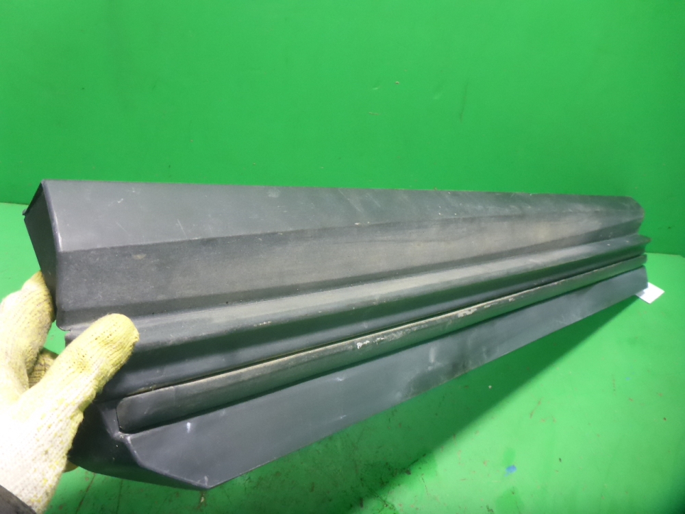 Накладка двери передней правой