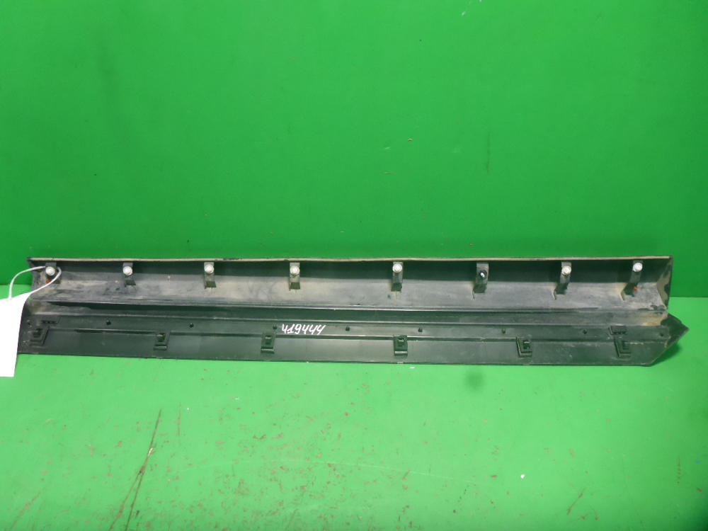 Накладка двери передней правой