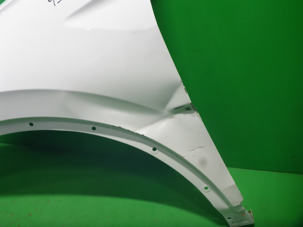 Крыло переднее левое