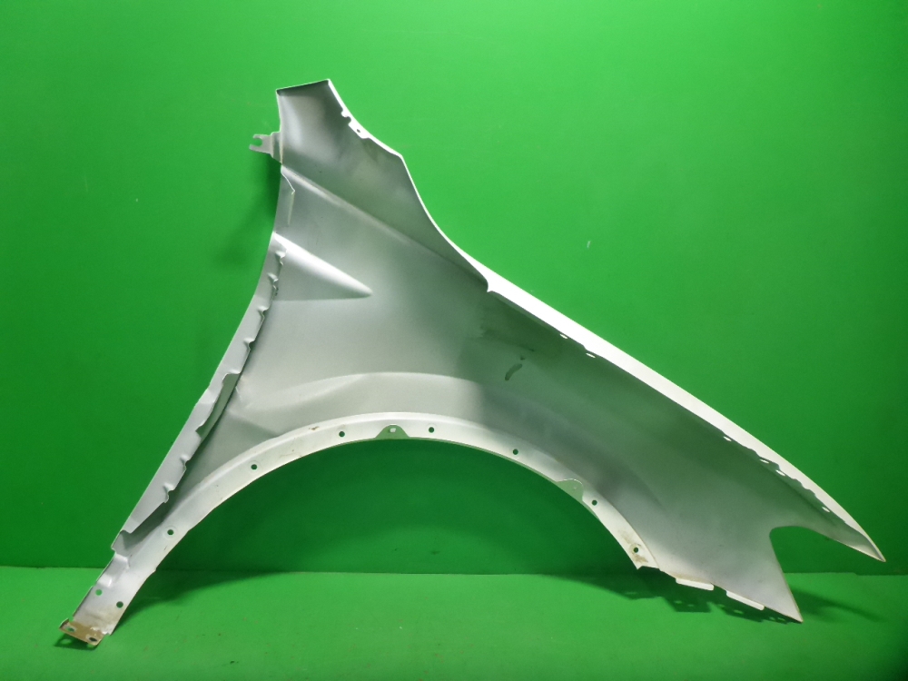 Крыло переднее левое