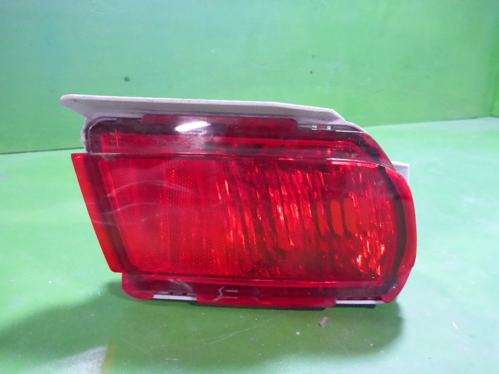 Фонарь задний в бампер правый