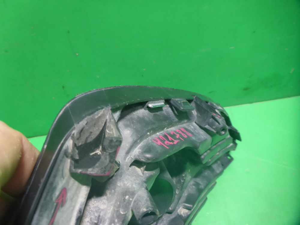 Рамка противотуманной фары левой