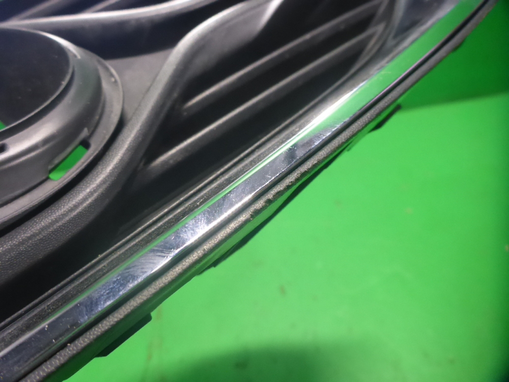 Рамка противотуманной фары левой