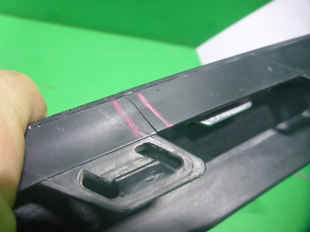 Рамка противотуманной фары левой