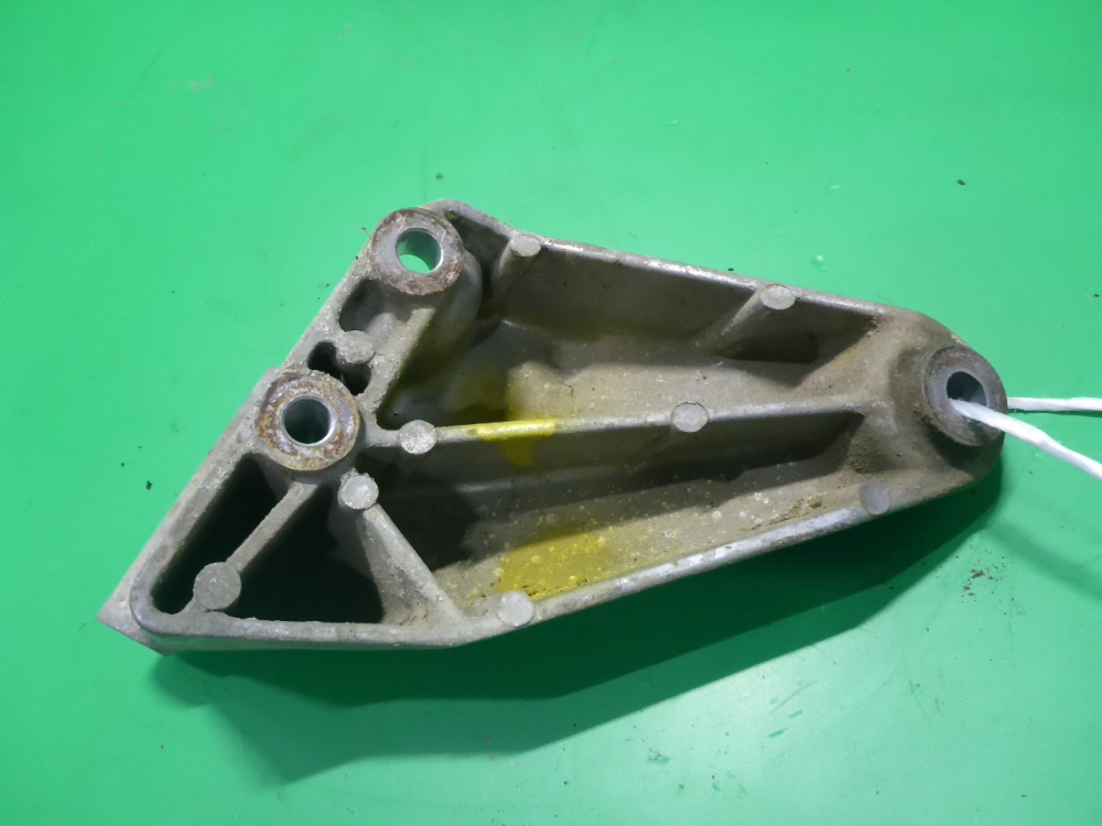 Кронштейн генератора