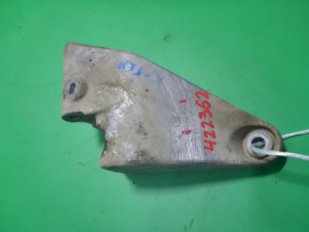 Кронштейн генератора