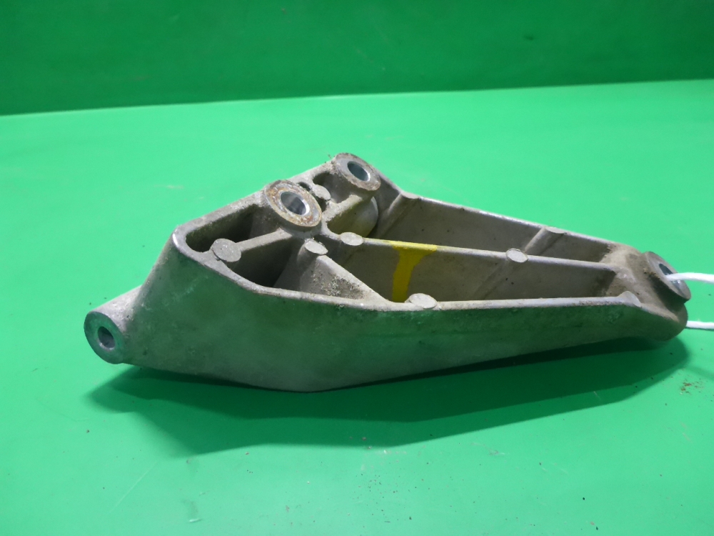 Кронштейн генератора