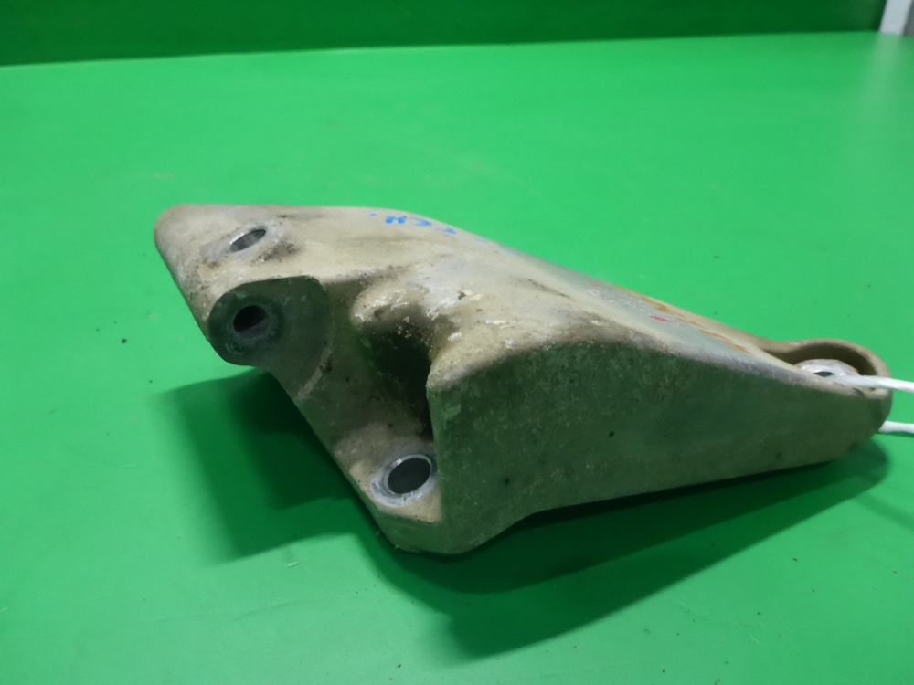 Кронштейн генератора