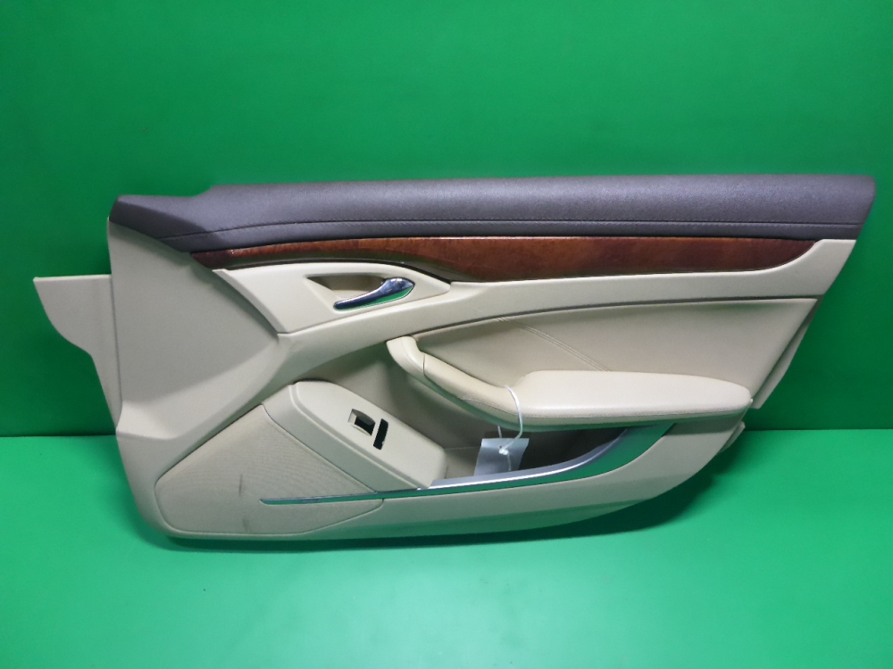 Обшивка двери передней правой