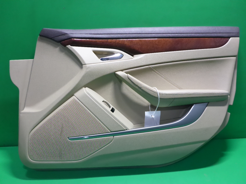 Обшивка двери передней правой