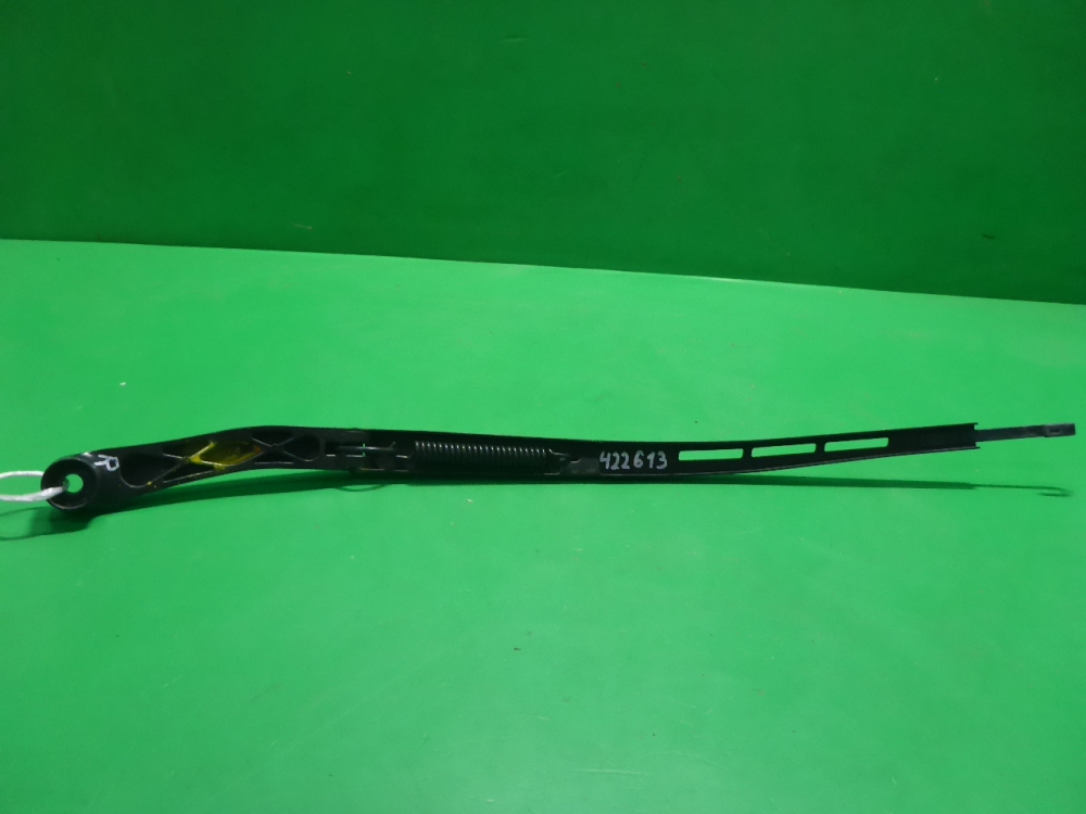 Поводок стеклоочистителя передний правый