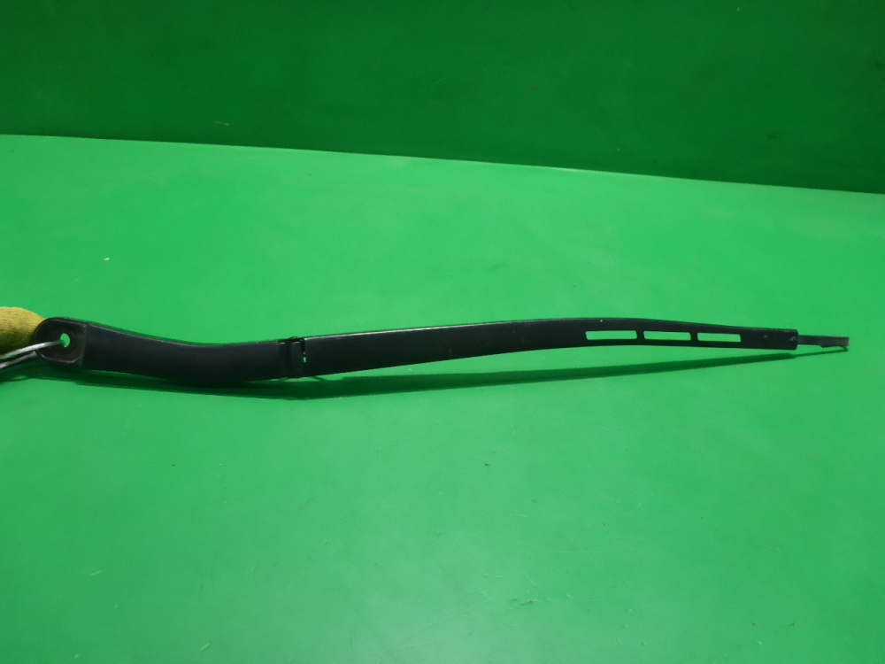 Поводок стеклоочистителя передний правый