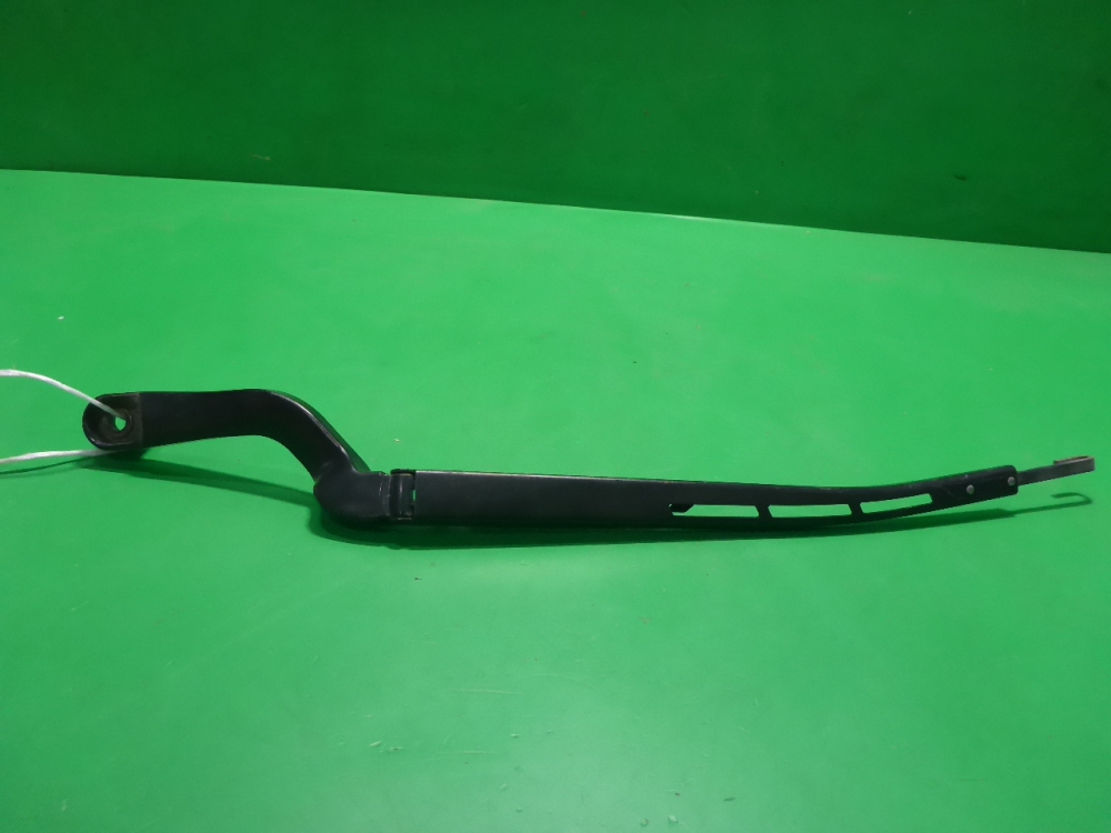 Поводок стеклоочистителя передний левый