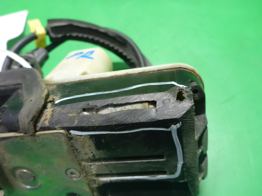 Замок двери передней правой