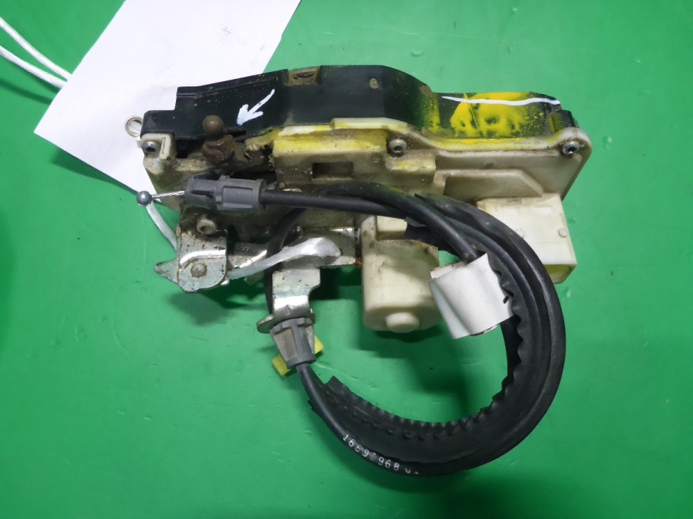 Замок двери передней правой