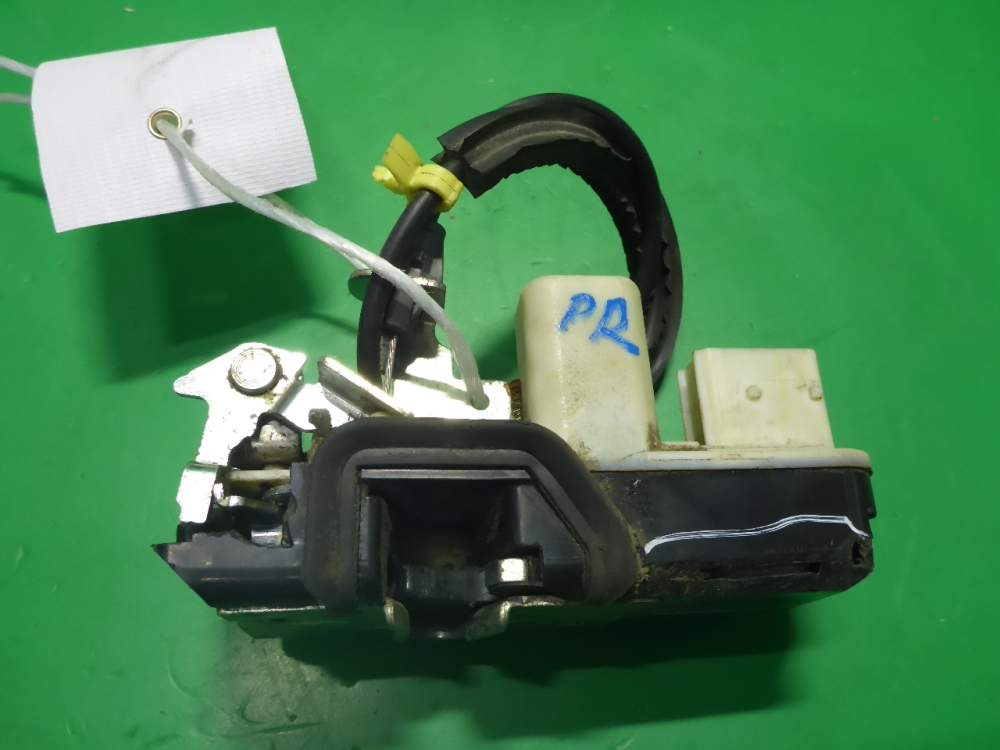 Замок двери передней правой