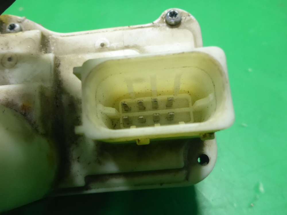 Замок двери передней правой