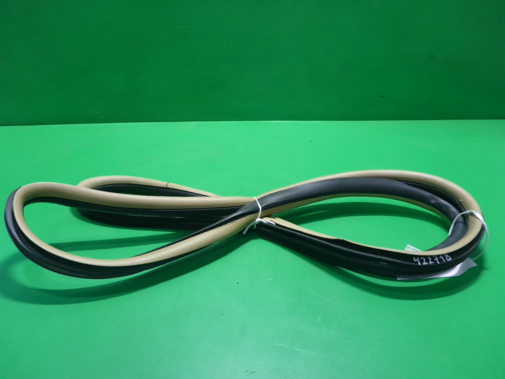 Уплотнитель двери