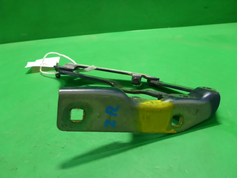 Петля крышки багажника