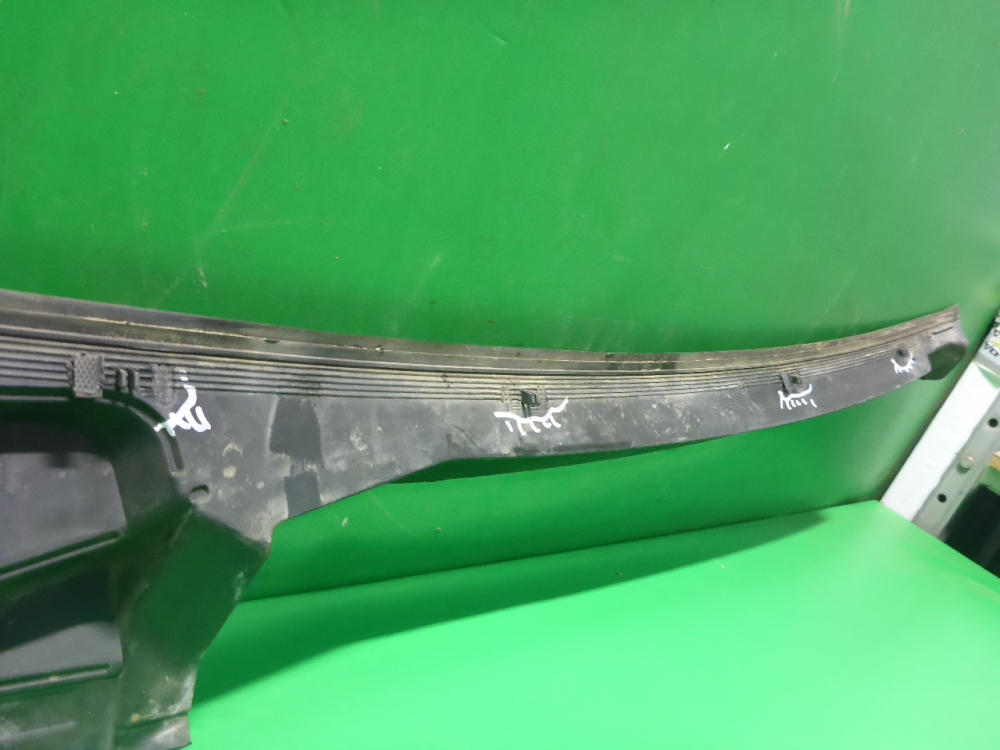 Решетка стеклоочистителей (Жабо)