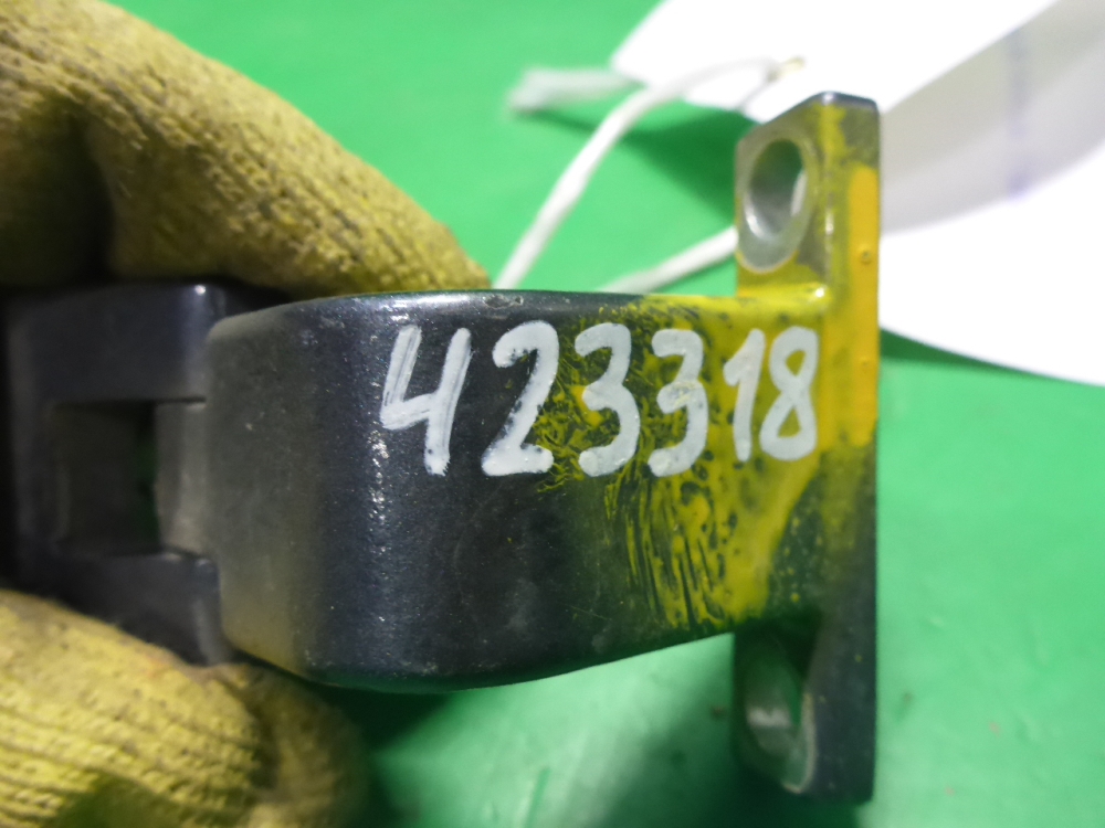 Петля двери багажника