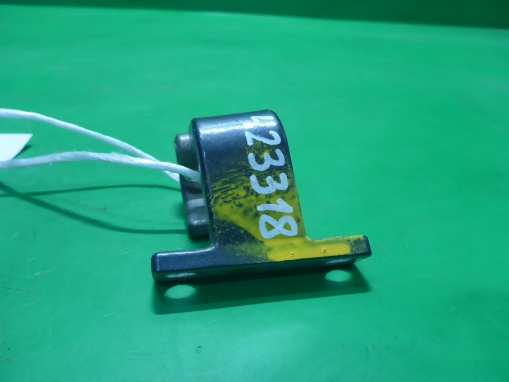 Петля двери багажника