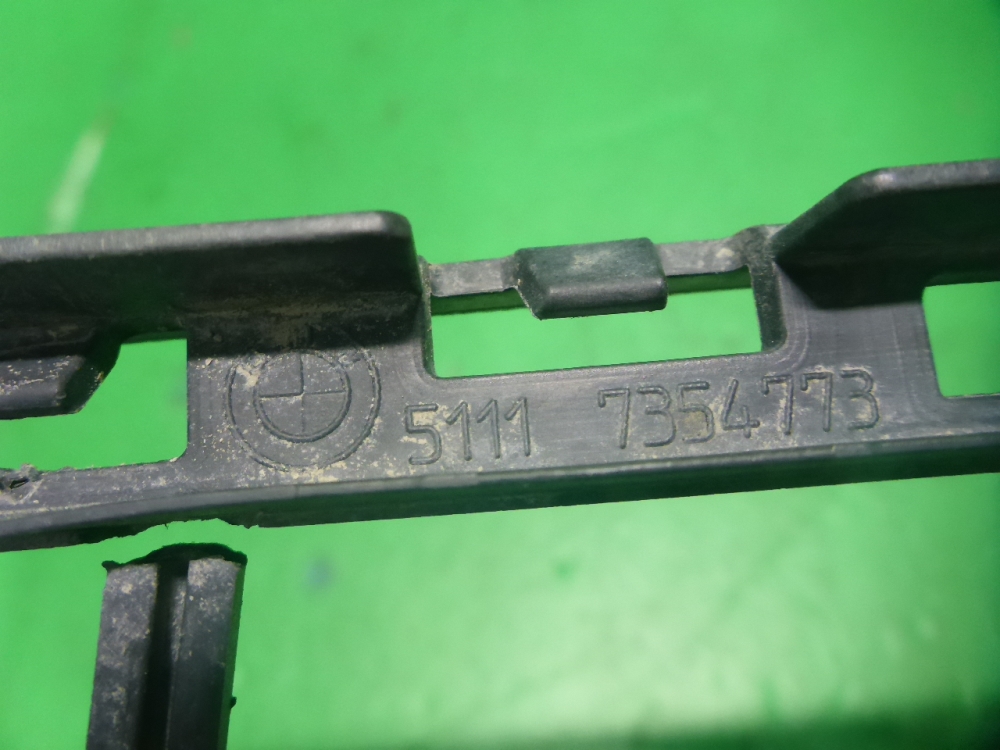 Решетка в бампер центральная